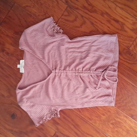 Pink Rose Tops - 🎉Pink Rose Size small Ribbed Crop top w/ adjustable length, lettuce hem sleeve
